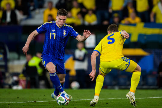 Viktor Gyökeres of Sweden and Valeriy Bondar of Ukraine