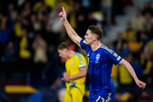 Viktor Gyökeres of Sweden celebrates the 0-2 goal