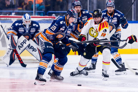 Bläddra bland fler bilder av Ishockey, SHL, Kvartsfinal 2, Växjö - Brynäs