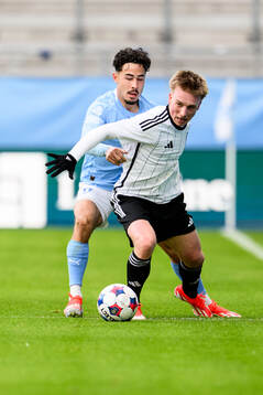 Malmö FFs Adrian Skogmar och Landskronas Constantino