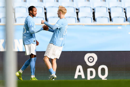 Malmö FFs Yassin Mohammed och Viggo Karlsson jublar