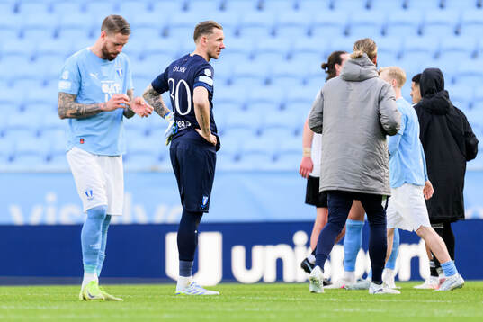 Malmö FFs målvakt Robin Olsen deppar