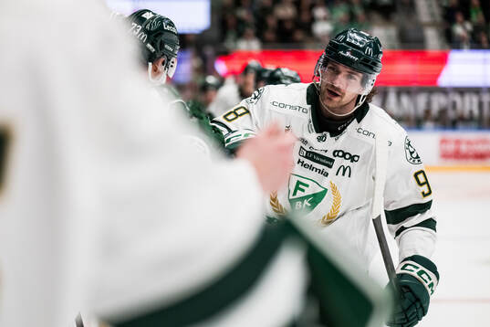 Färjestads Marian Studenic jublar