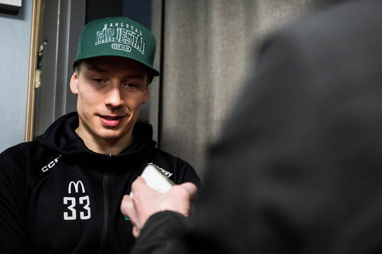 Färjestads målvakt Emil Larmi