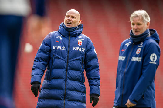 Head coach Ståle Solbakken and assistant coach Kent