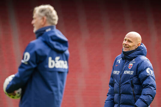 Head coach Ståle Solbakken and assistant coach Kent