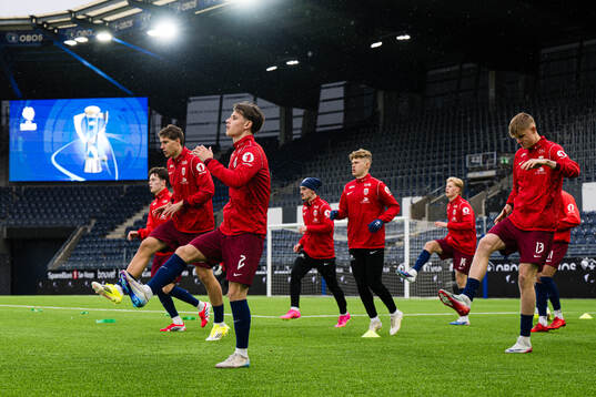 Oliver Braude of Norway warms up