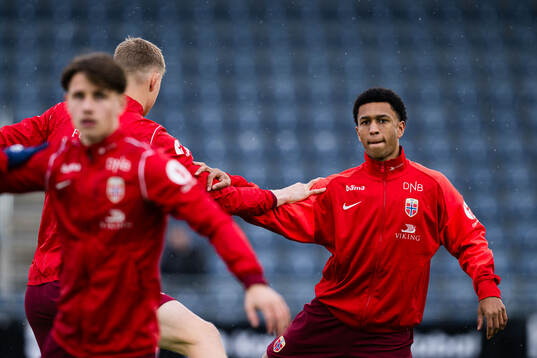 Daniel Bassi of Norway warms up