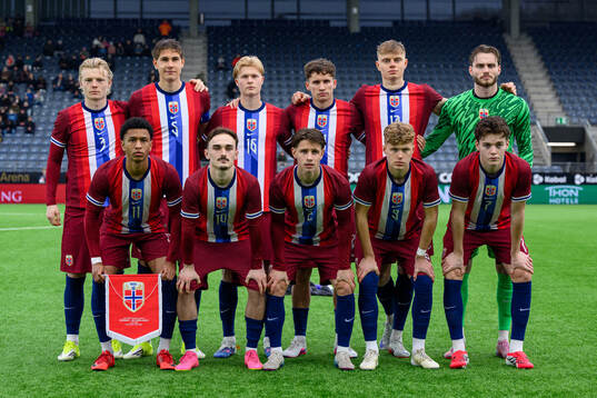Players of Norway pose for a team photo