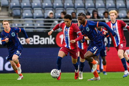 Daniel Bassi of Norway and Ezechiel Banzuzi  of Netherlands