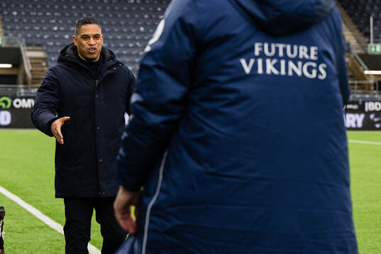 Head coach Michael Reiziger of Netherlands