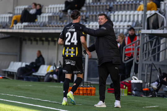 Häckens Amor Layouni och tränare Jens Gustafsson