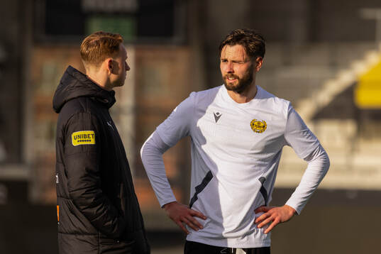 Häckens Julius Lindberg och Mjällbys Axel Norén