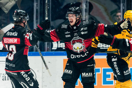Malmö Redhawks Linus Öberg jublar
