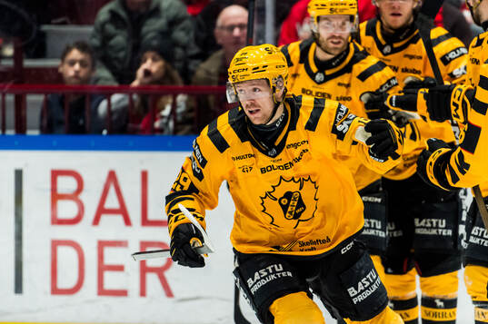 Skellefteås Mikkel Aagaard jublar