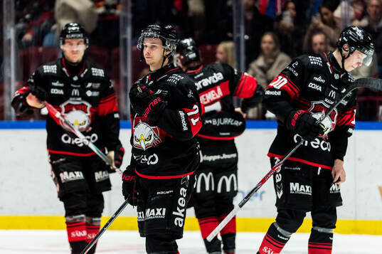 Malmö Redhawks Isac Nilsson och William Von Barnekow deppar