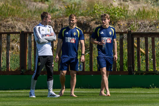 Head coach Graham Potter, Jesper Karlström and Carl
