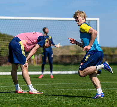 Gustaf Nilsson looks dejected and Lucas Bergvall celebrates