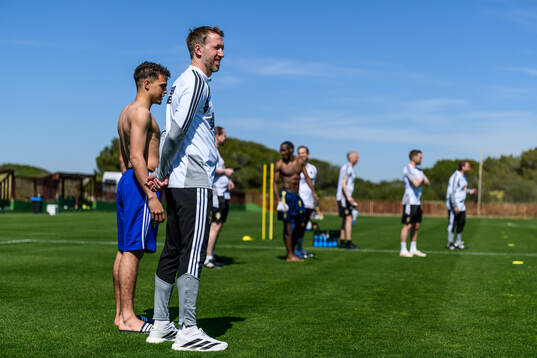 Yasin Ayari and head coach Graham Potter of the Swedish