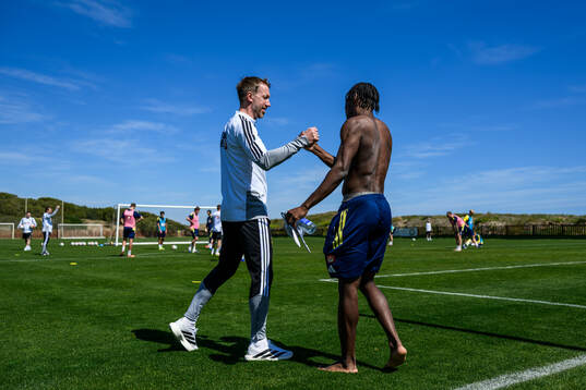 Head coach Graham Potter and Anthony Elanga of the Swedish