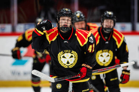 Brynäs Viivi Vainikka jublar