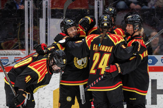 Brynäs Viivi Vainikka jublar