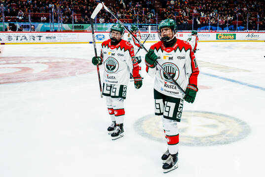 Frölundas Felizia Wikner-Zienkiewicz och Emilia Vesa deppar