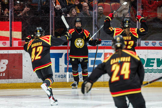 Brynäs Jenniina Nylund jublar