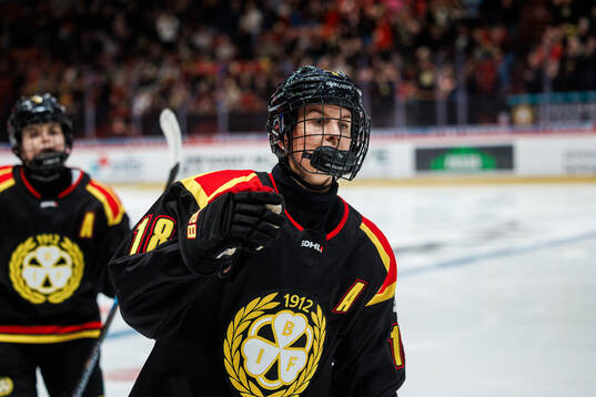 Brynäs Jenniina Nylund jublar