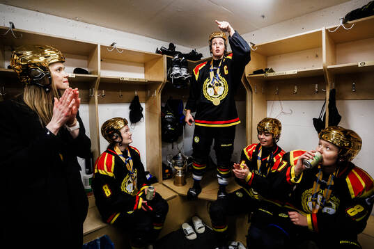 Brynäs Julia Östlund jublar