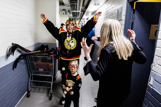 Brynäs Mina Waxin jublar