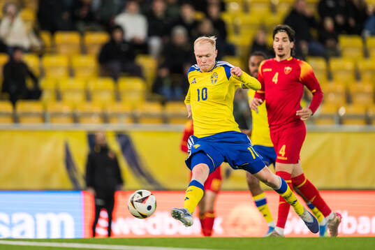 Marcus Rafferty of Sweden scores 1-1