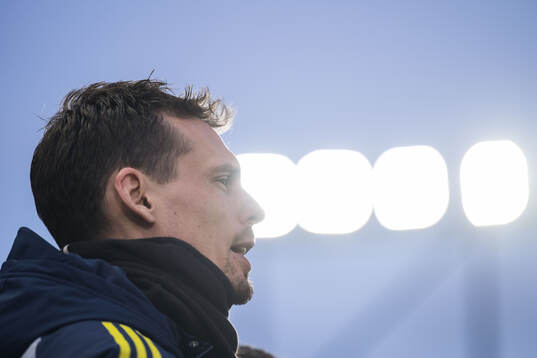 Head coach Daniel Bäckström of Sweden