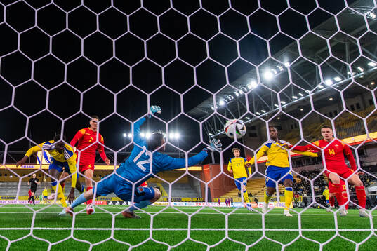 Peter Amoran of Sweden scores 2-2 in competition with