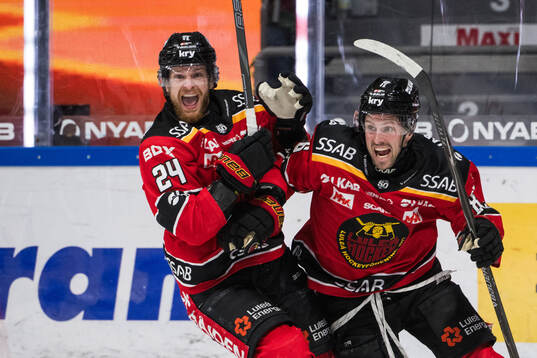 Luleås Brendan Shinnimin och Mathias Bromé jublar