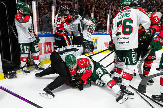 Luleås Pontus Själin och Frölundas Dominik Egli