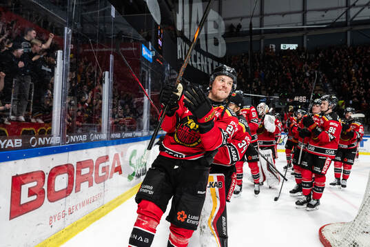 Luleås Erik Gustafsson jublar