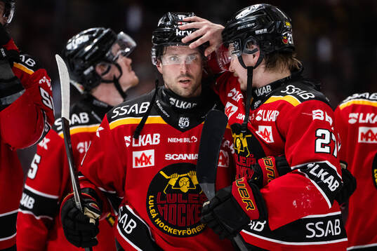 Luleås Mathias Bromé och Oskari Laaksonen jublar