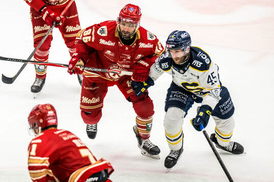 Kalmars Giorgio Estephan och Södertäljes Sebastian Dyk