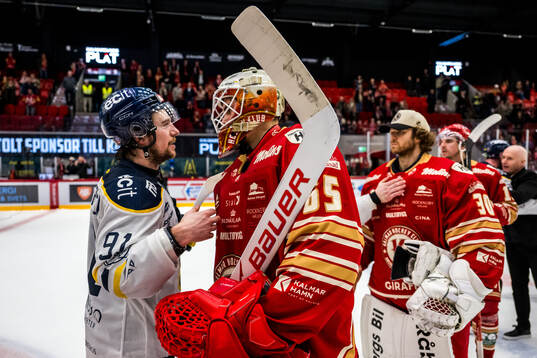 Södertäljes Andrew Vanderbeck och Kalmars målvakt Jacob