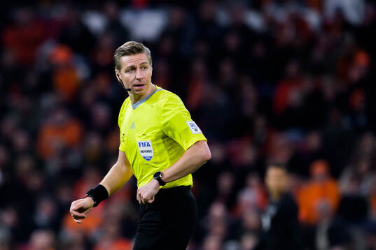 Referee Lawrence Visser