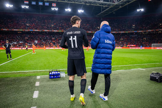 Jørgen Strand Larsen and Ståle Solbakken, head coach of