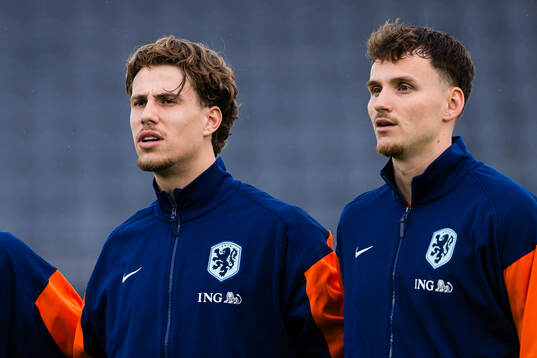 Goalkeeper Tom De Graaff and Rav van