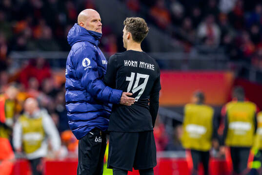 Head coach Ståle Solbakken and Felix Horn Myhre of Norway