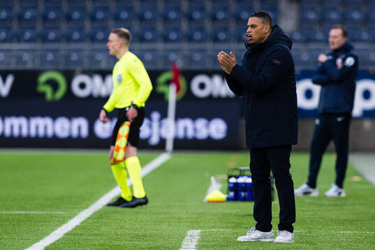 Head coach Michael Reiziger of Netherlands