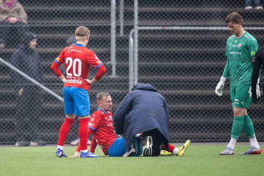 Helsingborgs Jakob Voelkerling Persson får vård