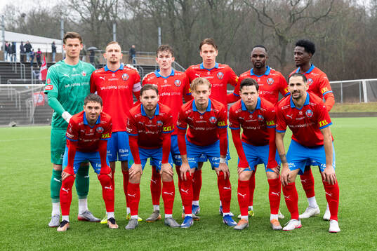 Helsingborgs spelare ställer up för lagbild