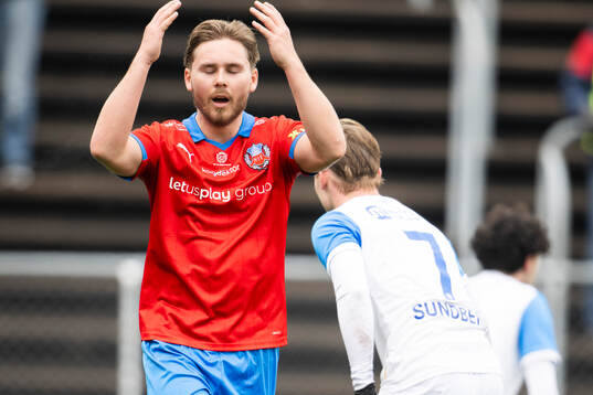 Helsingborgs Simon Bengtsson agerar