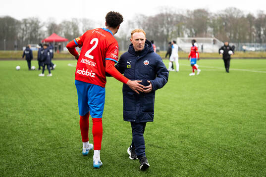 Helsingborgs Femi Awodesu och tränare Stevie Grieve