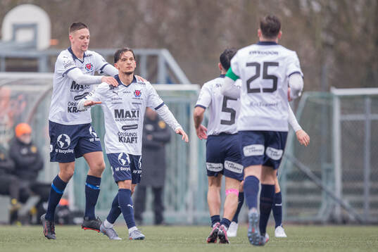 Åstorps FFs Noor Jassem jublar med lagkamrater